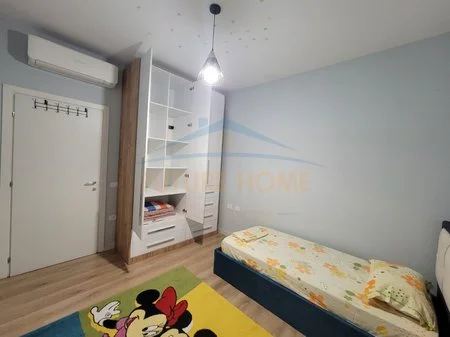Tirane, jepet me qera apartament 2+1+Ballkon Kati 6, 82 m² 600 € (5 Maji)