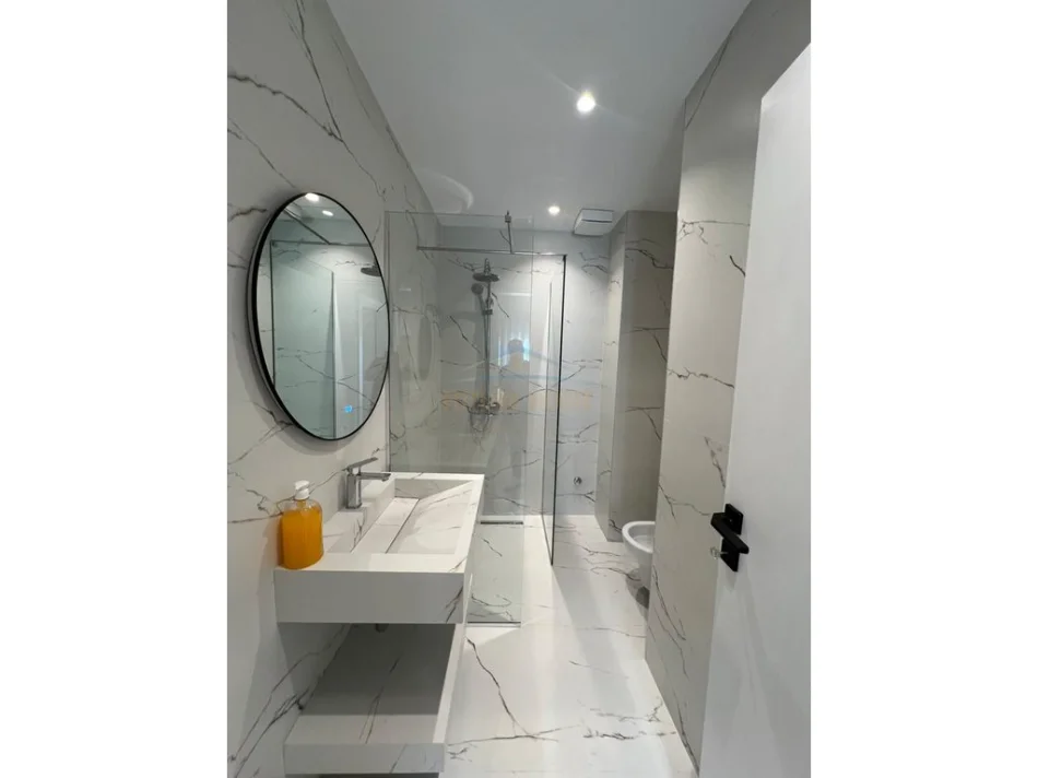 Tirane, jepet me qera apartament 1+1 Kati 5, 60 m² 800 € (Rruga e Elbasanit)