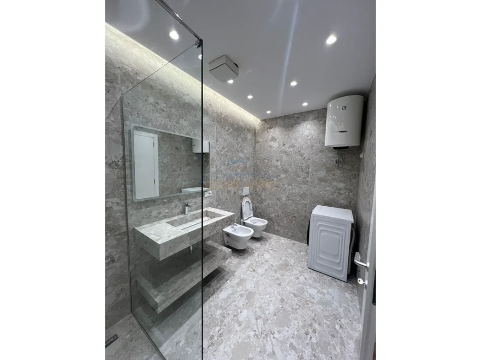 Tirane, jepet me qera apartament 2+1 Kati 5, 137 m² 1.200 € (Rruga Elbasanit)