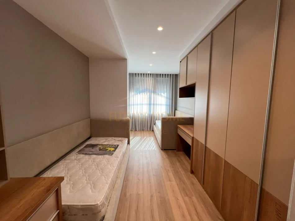 Tirane, jepet me qera apartament 2+1+Ballkon Kati 5, 137 m² 1.200 € (RRUGA E ELBASANIT)
