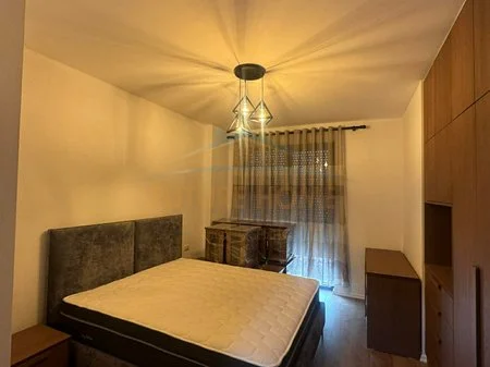 Tirane, jepet me qera apartament 1+1+Ballkon Kati 5, 73 m² 550 € 
