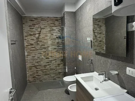 Tirane, jepet me qera apartament 1+1+Ballkon Kati 5, 73 m² 550 € 