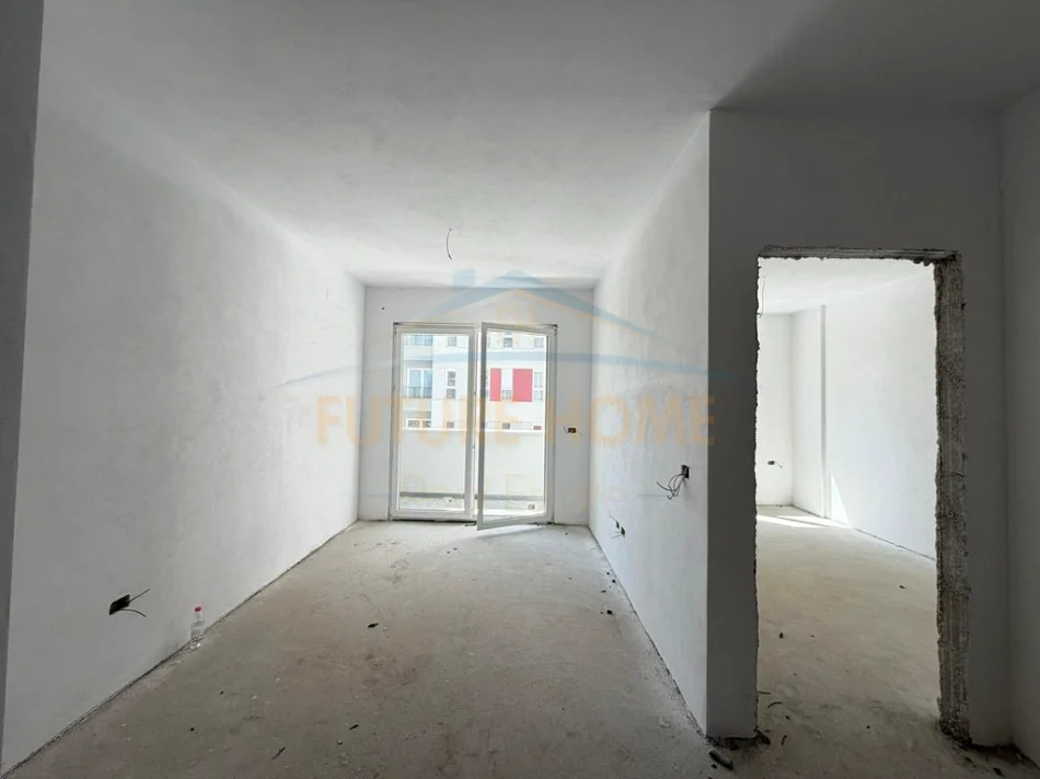 Tirane, shitet apartament 1+1+Ballkon Kati 4, 57 m² 77.000 € (Univers City)