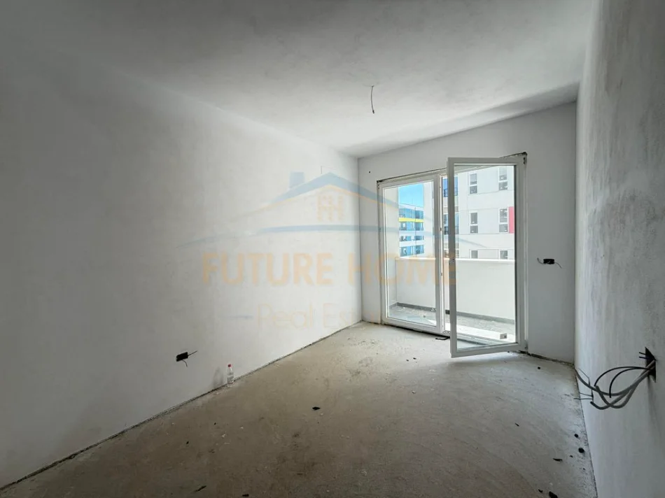 Tirane, shes apartament 1+1 Kati 4, 77 m² 76.999 € (Univers City,)