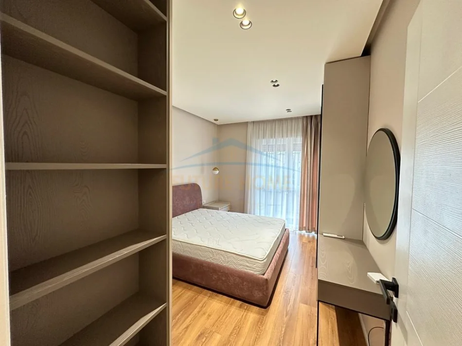 Tirane, jepet me qera apartament 1+1+Ballkon Kati 2, 72 m² 850 € (Rruga Qemal Stafa, Shkolla e Kuqe, Tirane)