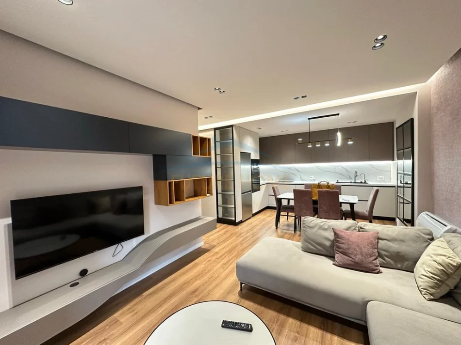 Tirane, jepet me qera apartament 1+1+Ballkon Kati 2, 72 m² 850 € (Rruga Qemal Stafa, Shkolla e Kuqe, Tirane)