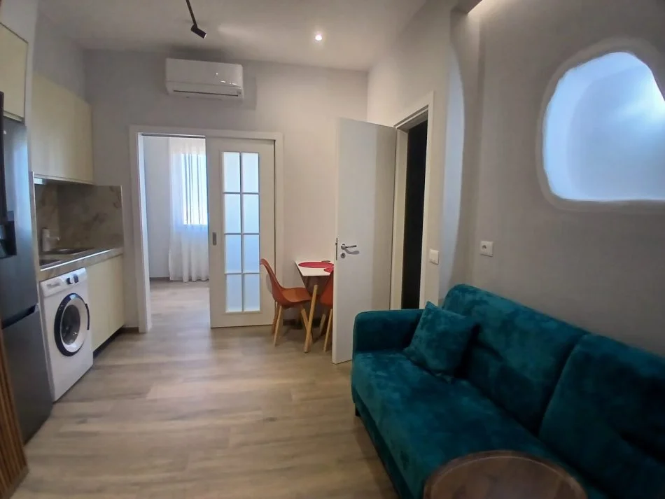 Tirane, jepet me qera apartament 1+1 Kati 5, 550 € 