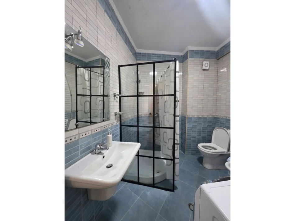 Tirane, shitet apartament 2+1+Ballkon Kati 5, 117 m² 170.000 € (Unaza e re)