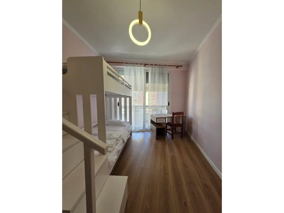 Tirane, shitet apartament 2+1+Ballkon Kati 5, 117 m² 170.000 € (Unaza e re)