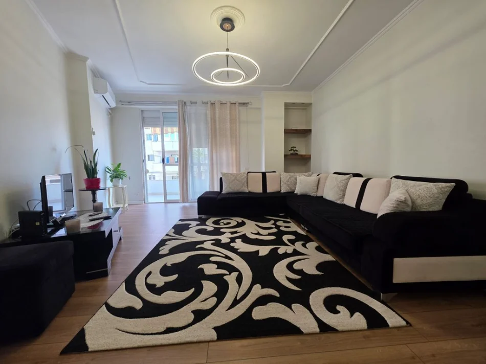 Tirane, shitet apartament 2+1+Ballkon Kati 5, 117 m² 170.000 € (Unaza e re)