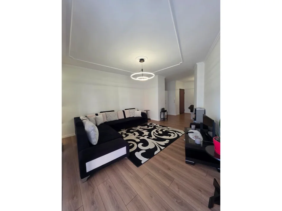 Tirane, shitet apartament 2+1+Ballkon Kati 5, 117 m² 170.000 € (Unaza e re)