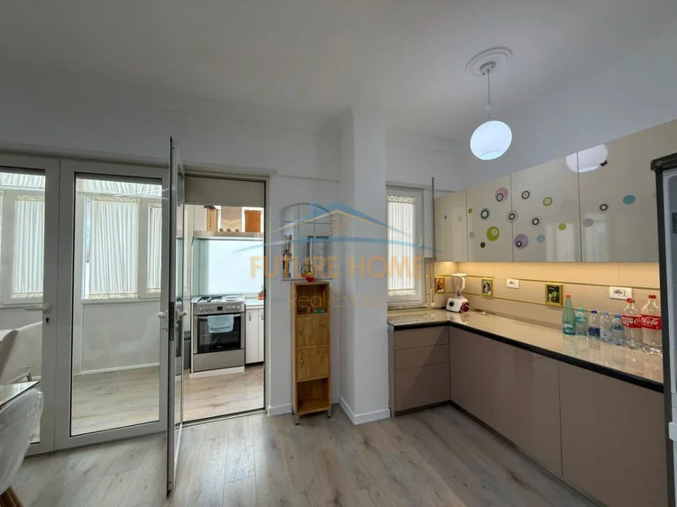 Tirane, shitet apartament 3+1 Kati 5, 114 m² 365.000 € (LIQENI I THATE)