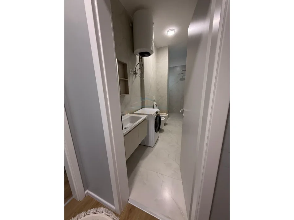 Tirane, jepet me qera apartament 1+1 Kati 3, 53 m² 450 € (fresk)