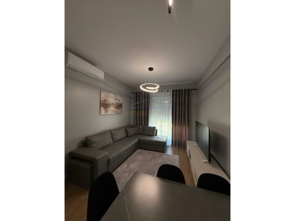 Tirane, jepet me qera apartament 1+1 Kati 3, 53 m² 450 € (Fresku)
