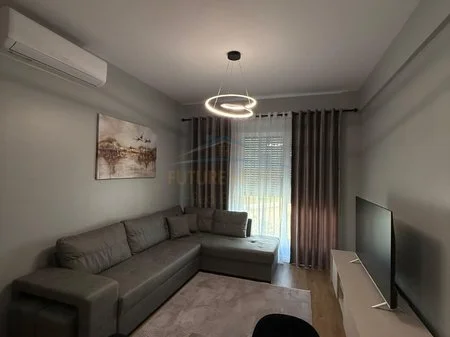 Tirane, jepet me qera apartament 1+1+Ballkon Kati 3, 53 m² 450 € (Fresk)