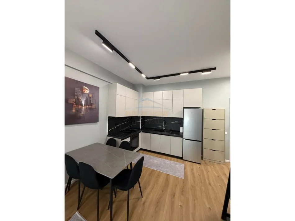 Tirane, jepet me qera apartament 1+1 , 53 m² 450 € (Rezidenca OXA, Fresk)