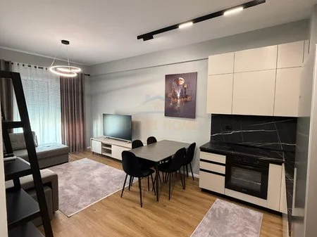 Tirane, jepet me qera apartament 1+1+Ballkon Kati 3, 53 m² 450 € (Fresk)