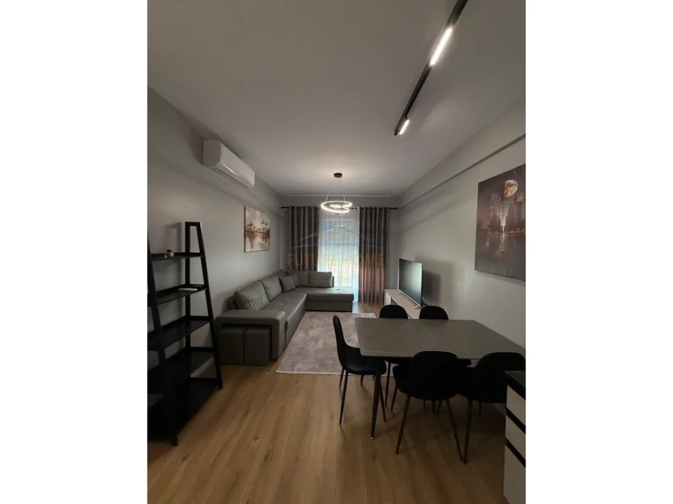 Tirane, jepet me qera apartament 1+1 , 53 m² 450 € (Rezidenca OXA, Fresk)