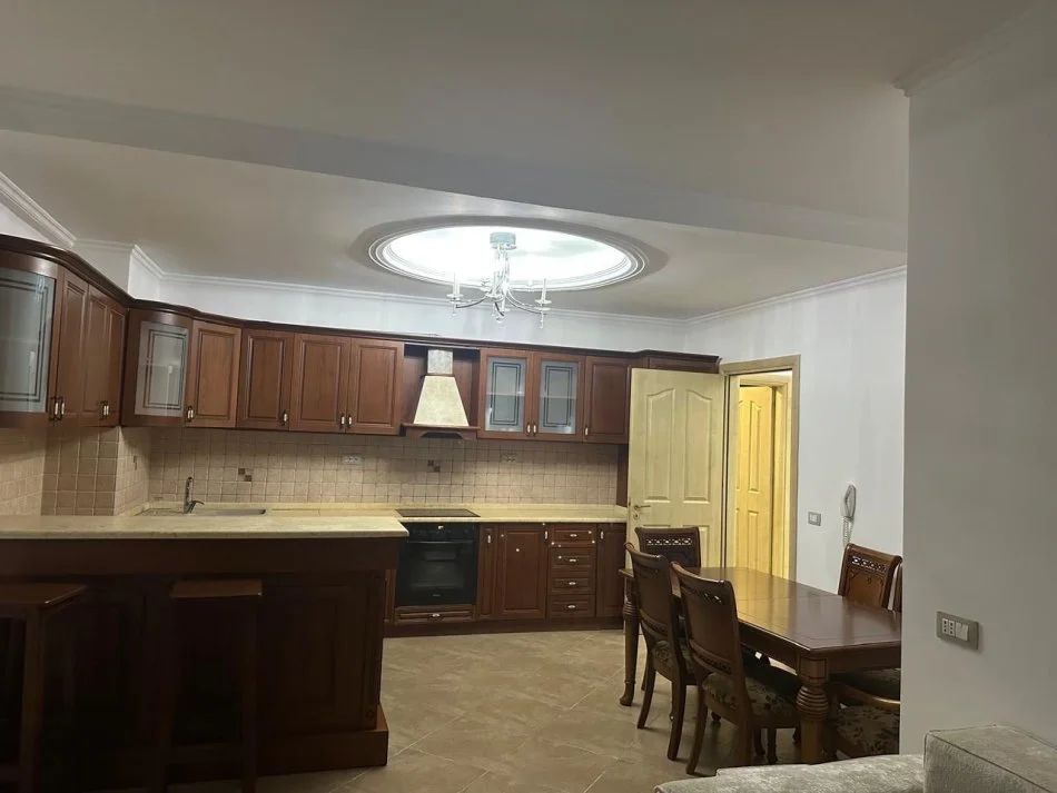 Tirane, jepet me qera apartament 2+1 Kati 6, (Ministria e Drejtesise)