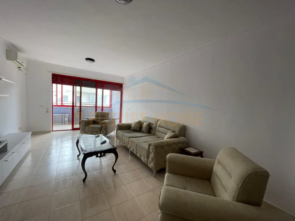 Durres, jepet me qera apartament 3+1 Kati 2, 850 € (Vollga, Durres)