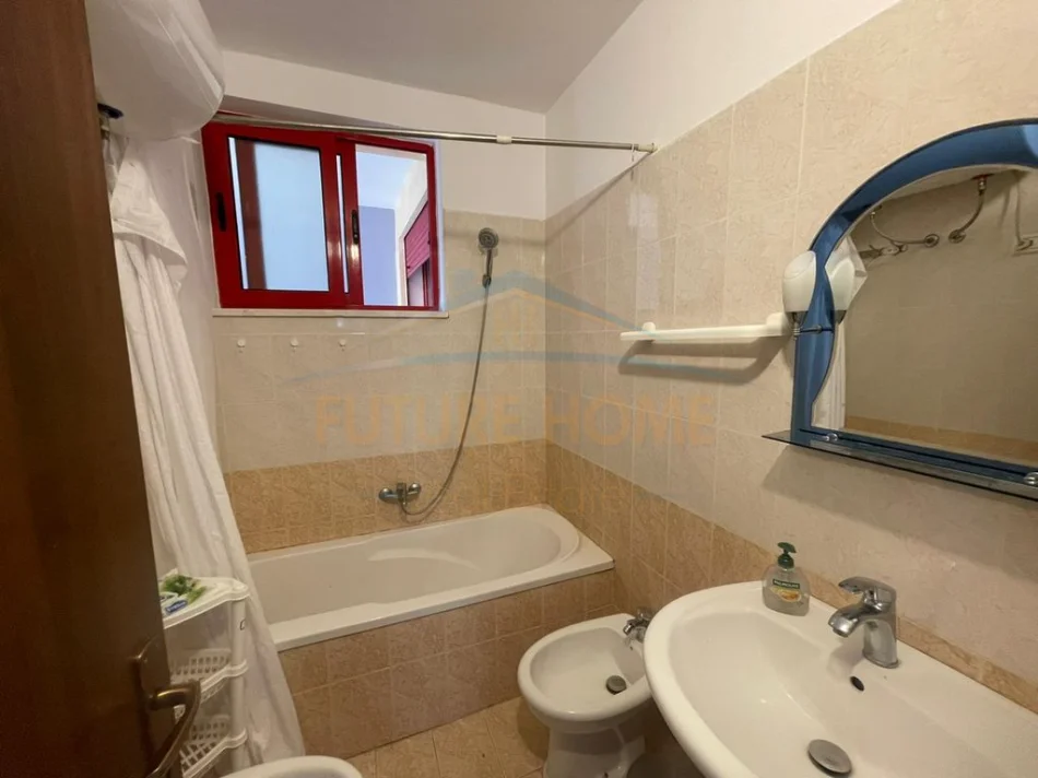 Durres, jepet me qera apartament 3+1 Kati 2, 850 € (Vollga, Durres)