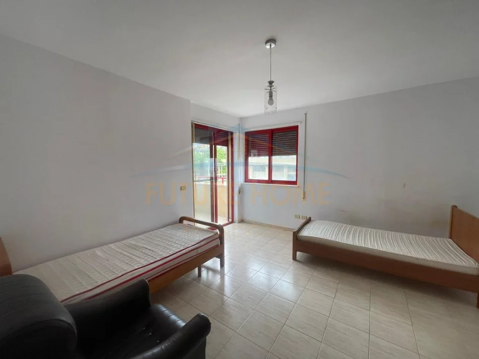 Durres, jepet me qera apartament 3+1 Kati 2, 850 € (Vollga, Durres)