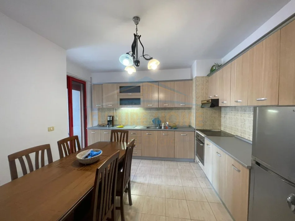 Durres, jepet me qera apartament 3+1 Kati 2, 850 € (Vollga, Durres)