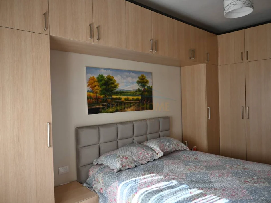 Tirane, jepet me qera apartament 2+1+Ballkon Kati 5, 75 m² 650 € (rruga irfan tomini)