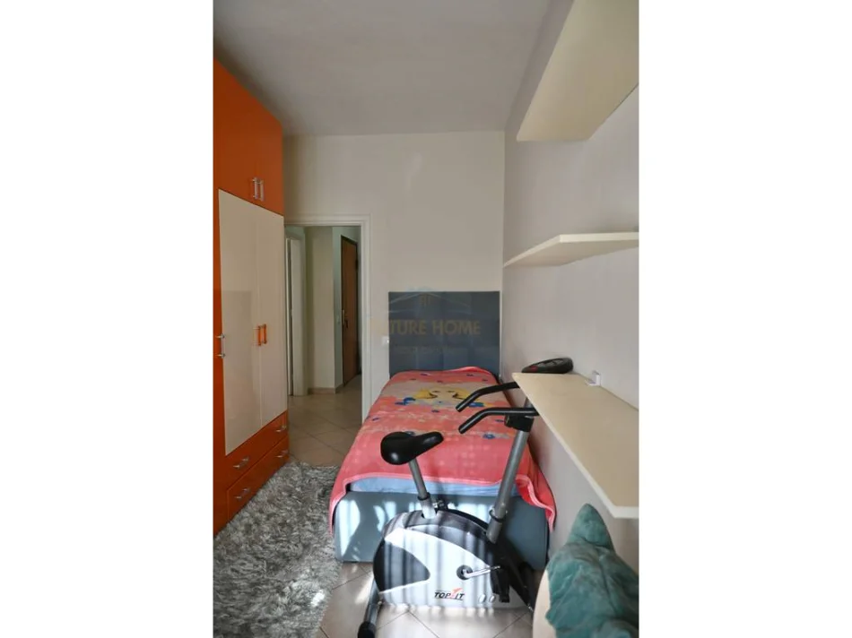 Tirane, jepet me qera apartament 2+1+Ballkon Kati 5, 75 m² 650 € (rruga irfan tomini)