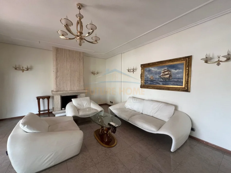 Tirane, jepet me qera apartament 3+1 Kati 5, 200 m² 1.100 € (Rruga e Elbasanit)
