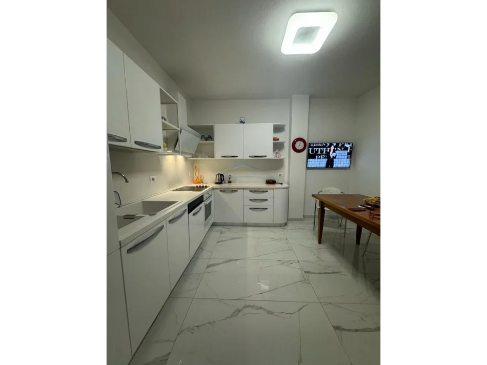 Qera,Apartament 3+1+2,Rruga e Elbasanit