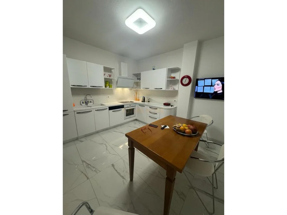 Qera,Apartament 3+1+2,Rruga e Elbasanit