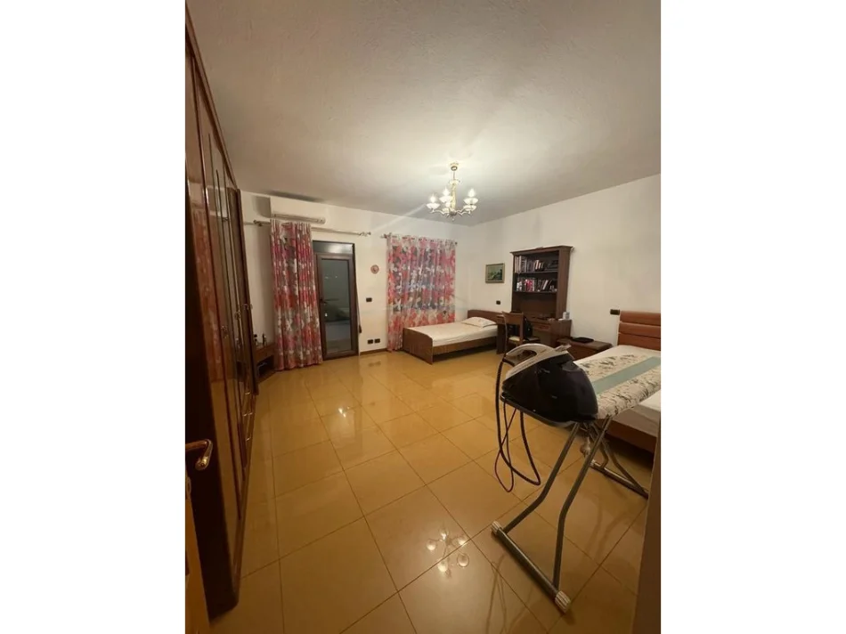 Qera,Apartament 3+1+2,Rruga e Elbasanit