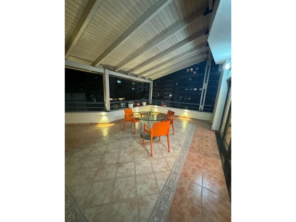 Tirane, jepet me qera apartament 3+1 Kati 5, 200 m² 1.100 € (Rruga e Elbasanit)