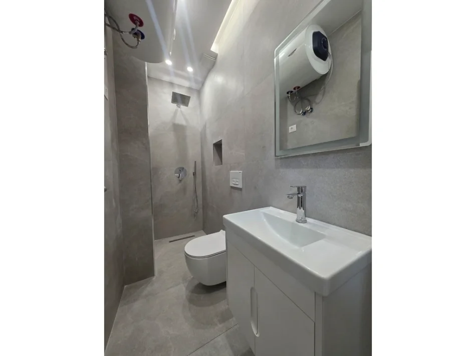 Tirane, shes apartament 1+1+Ballkon Kati 3, 44 m² 129.000 € 
