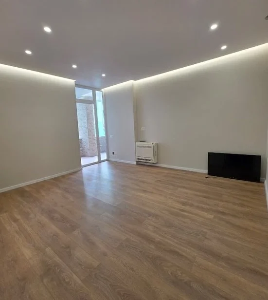 Tirane, shitet apartament 1+1 Kati 3, 44 m² 129.000 € (komuna e parisit)