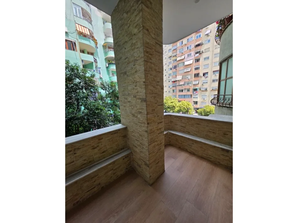 Tirane, shitet apartament 1+1+Ballkon Kati 3, 44 m² 129.000 € (KOMUNA E PARISIT)