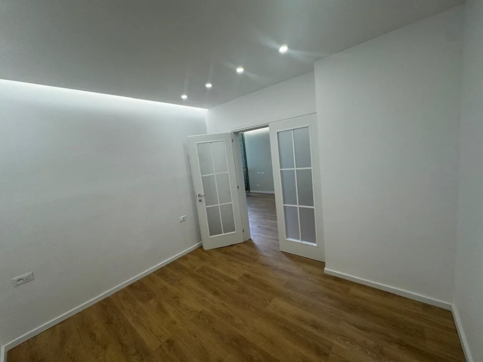 Tirane, shitet apartament 1+1 Kati 3, 47 m² 136.000 € (Komuna e Parisit)