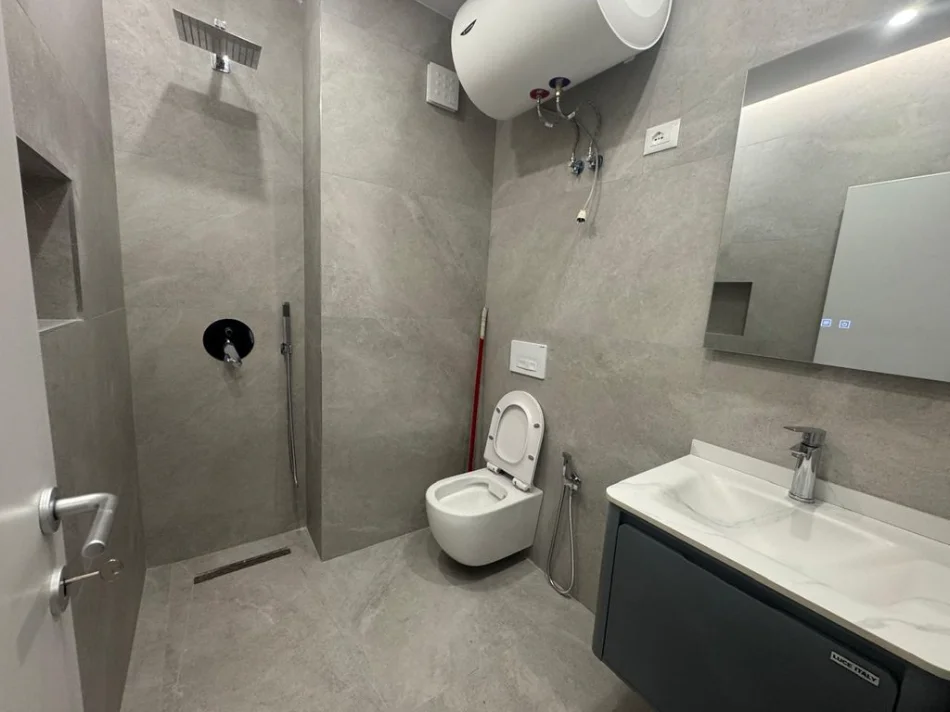 Tirane, shitet apartament 1+1 Kati 3, 47 m² 136.000 € (Komuna e Parisit)
