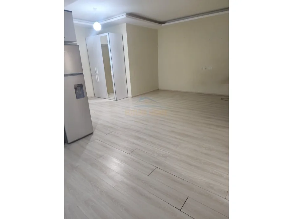 Tirane, shitet apartament 1+1 Kati 1, 75 m² 115.000 € (Rruga 5 Maji)