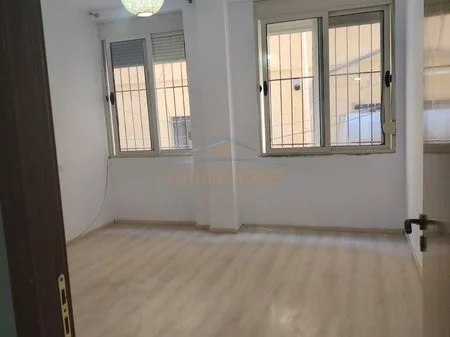 Tirane, shitet apartament 2+1 Kati 1, 75 m² 115.000 € 