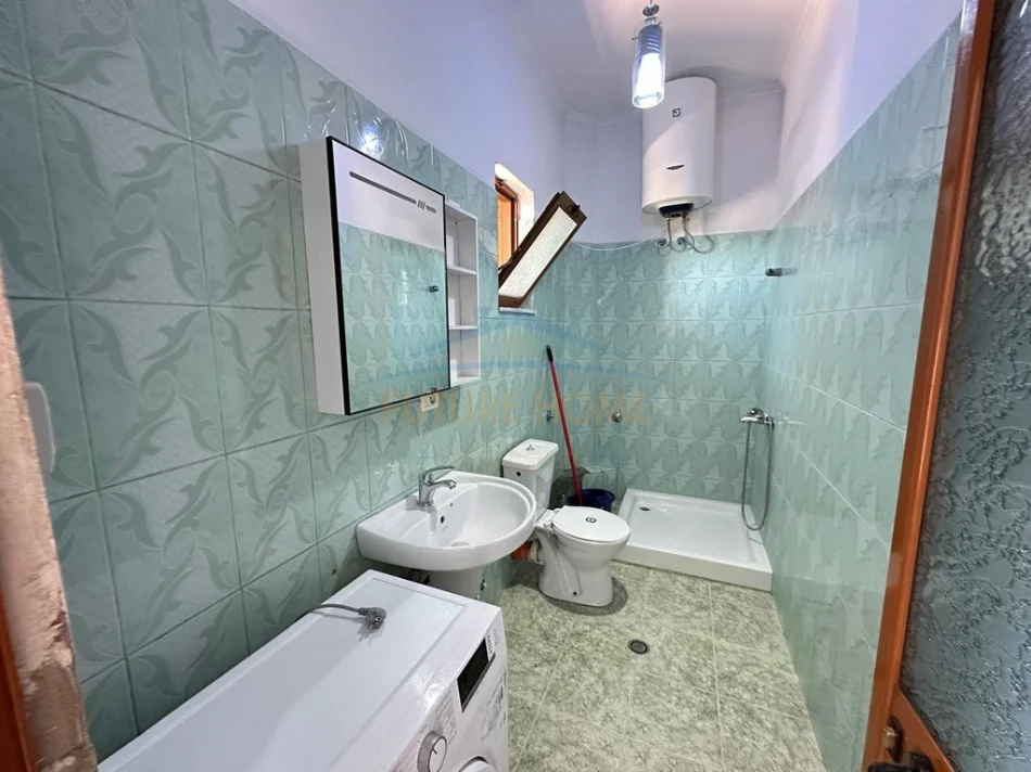 Tirane, jepet me qera apartament 2+1 Kati 2, 100 m² 400 € (BULEVARDI I RI)