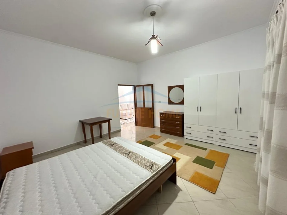 Tirane, jepet me qera apartament 2+1 Kati 2, 100 m² 400 € (BULEVARDI I RI)