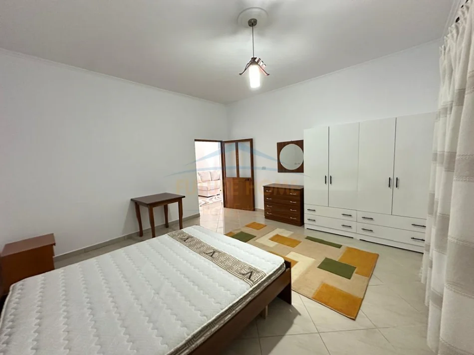 Tirane, jepet me qera apartament 2+1 Kati 2, 100 m² 400 € (BULEVARDI I RI)
