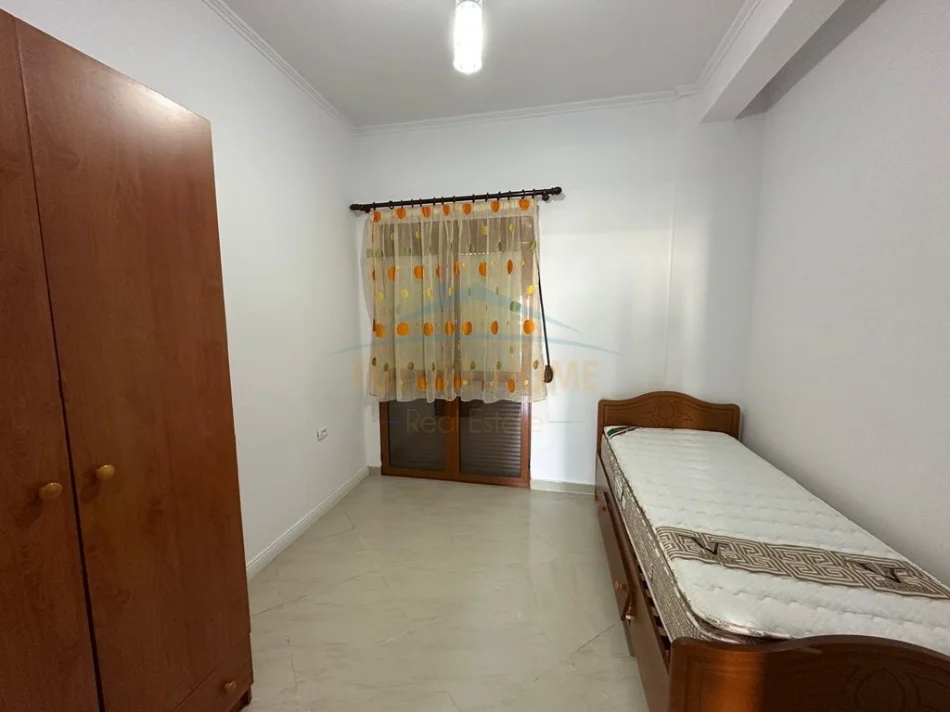 Tirane, jepet me qera apartament 2+1 Kati 2, 100 m² 400 € (BULEVARDI I RI)