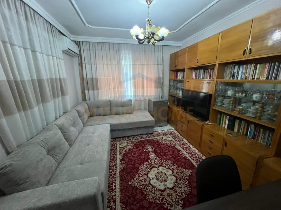 Tirane, jepet me qera apartament 1+1 Kati 3, 56 m² 470 € (Rruga e Elbasanit)