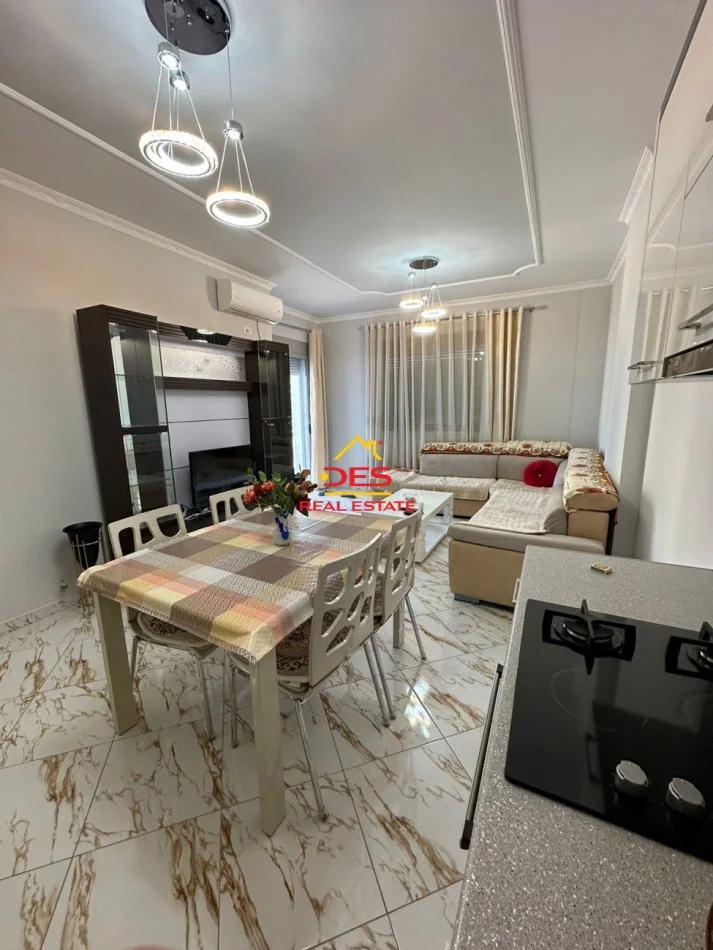 Shqiperi, jepet me qera apartament 2+1+Ballkon Kati 4, 108 m² 700 € (Rr Sazani)