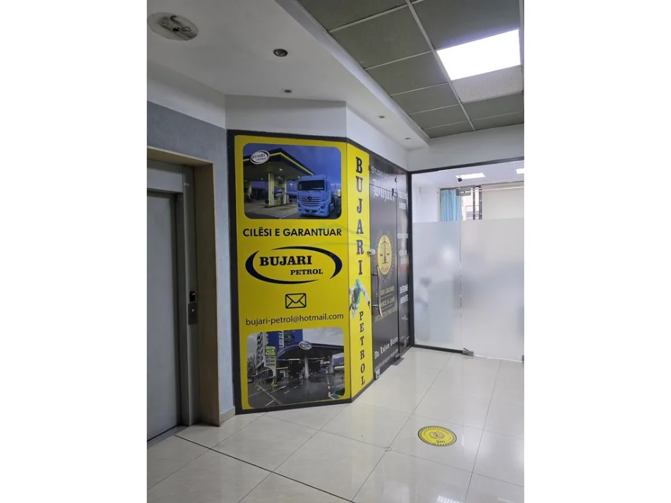Tirane, jepet me qera zyre Kati 2, 31 m² 600 € (ZOGU I ZI)