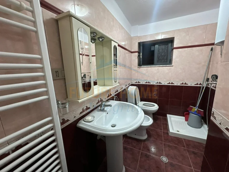 Tirane, shitet apartament 2+1 Kati 4, 92 m² 194.000 € (Shkolla e Baletit)