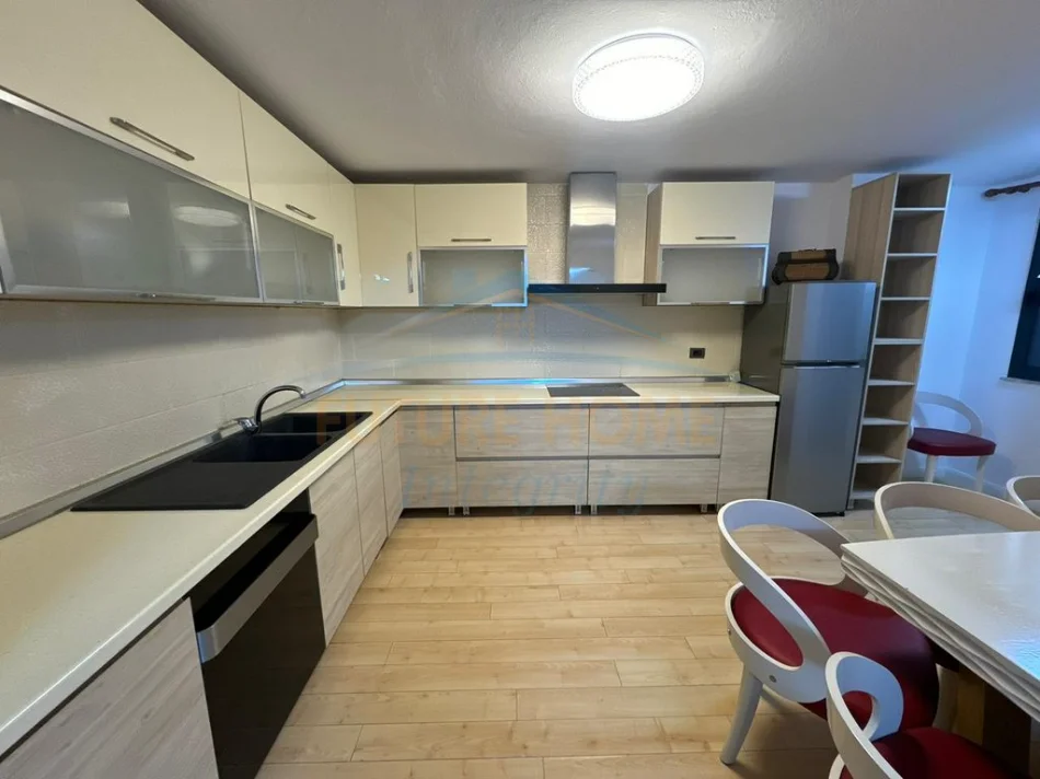 Tirane, shitet apartament 2+1 Kati 4, 92 m² 194.000 € (Shkolla e Baletit)